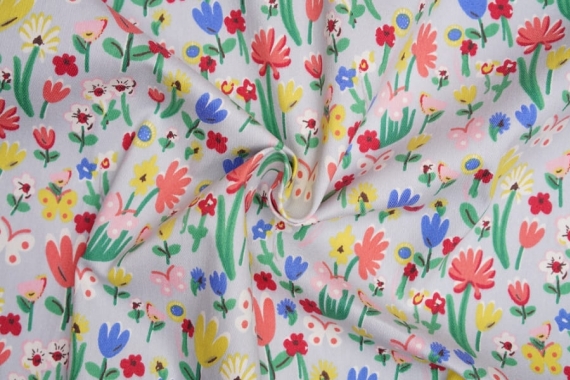 Джинсовая ткань с рисунком - серая. цветочная поляна фото