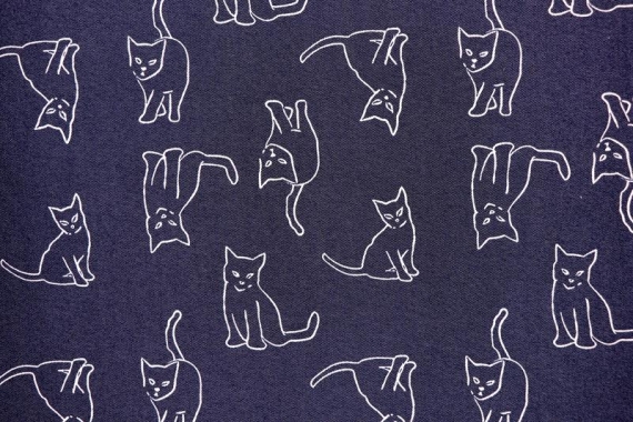 Джинсовая ткань с рисунком - темно-синяя, котики - фото №3