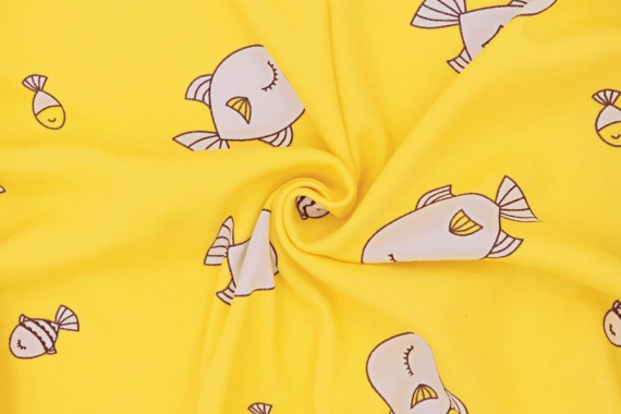 Интерлок с рисунком - рыбки на желтом фото